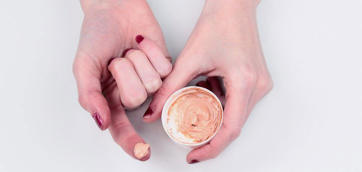 Avoid using thicker concealer to get rid of cakey makeup